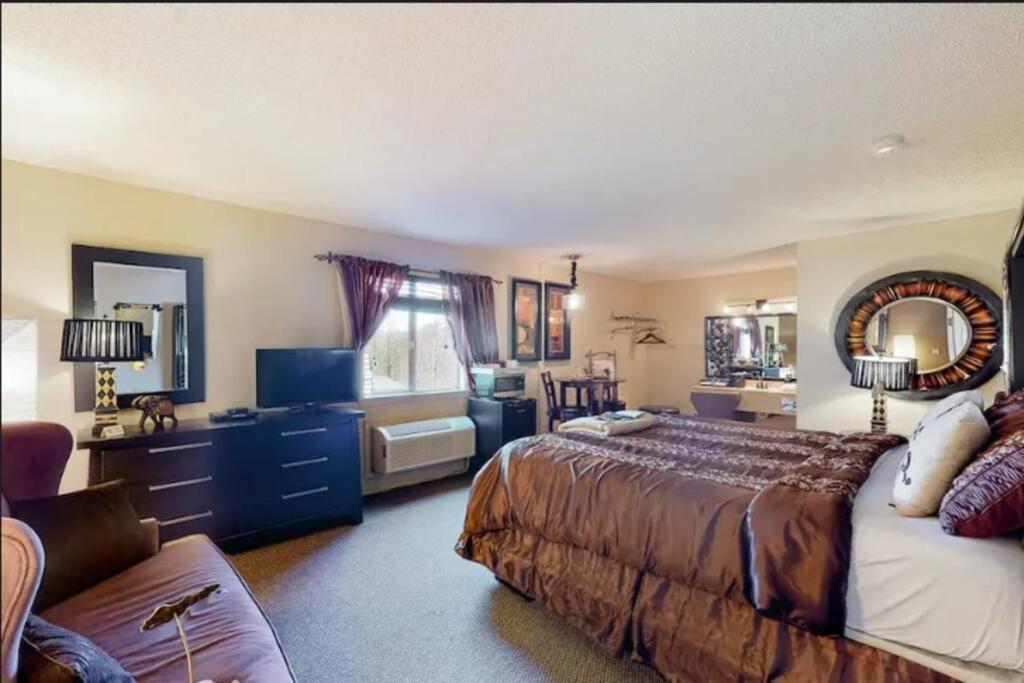 Suite Dreams 101 - Tradewinds يوريكا سبرينغز المظهر الخارجي الصورة